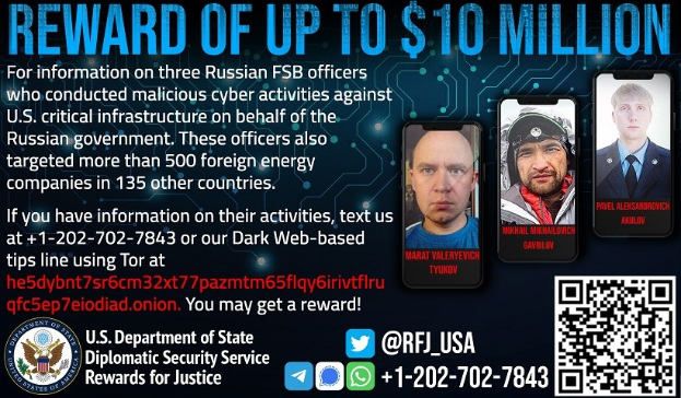 Belohnungsposter bis zu $10 Millionen mit Bildern von drei russischen FSB-Offizieren und einem QR-Code unten.