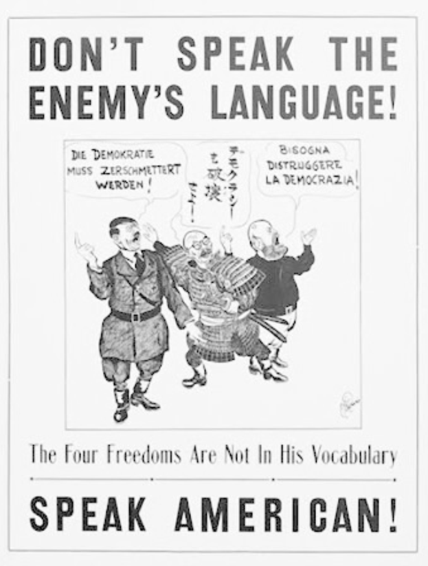 Plakat mit einem Schwarz-Weiß-Foto von drei Menschen und Text, der dazu aufruft, "Amerikanisch" zu sprechen und die Sprache des Feindes zu vermeiden, unter Bezugnahme auf "Die Vier Freiheiten."