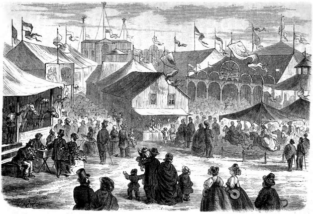 Eine Schwarz-Weiß-Zeichnung eines lebhaften viktorianischen Karnevals in London, England, mit einer Menge Menschen, Zelten, Gebäuden, Flaggen und Masten unter einem Himmel.