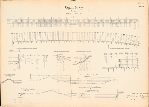 Ein aufgeschlagenes Buch mit einer detaillierten Zeichnung einer Bahnschiene und eines Bahnsystems, begleitet von Text und Illustrationen.