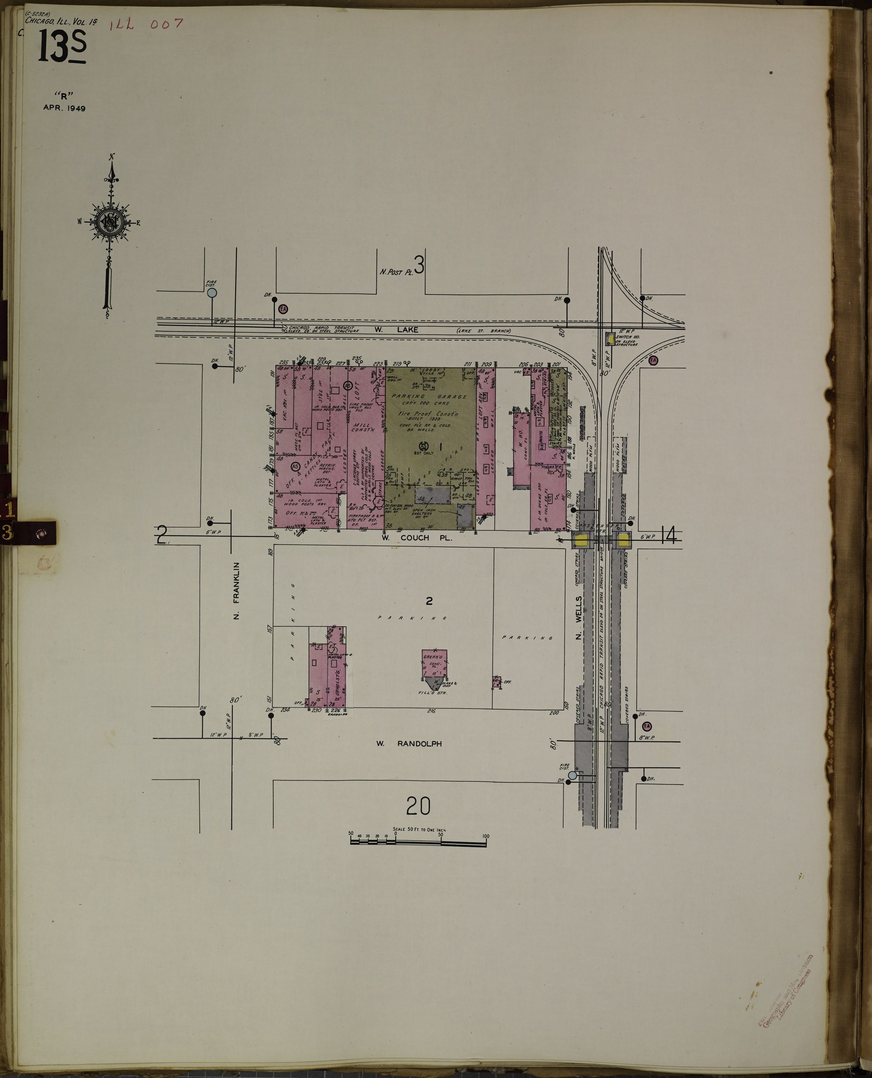 Offenes Buch mit detaillierter Stadtkarten-Illustration und umgebendem Text auf seinen Seiten.