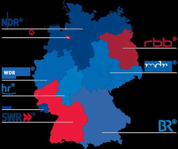 Eine Deutschlandkarte mit roten und blauen Bundesländern, die die Ergebnisse der Wahl 2016 zeigen, einschließlich der Namen der Kandidaten und des Wahldatums.