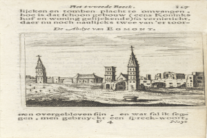 Ein altes Buch mit einer detaillierten Stadtansicht, die Gebäude und beschreibenden Text zeigt.