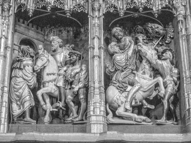 Skulpturen in einer Außenanlage ausgestellt.