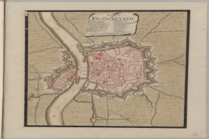 Ein altes Buch mit einer detaillierten Karte von Frankfurt, Deutschland, mit sichtbaren Straßen, Gebäuden und Sehenswürdigkeiten, begleitet von Text, der zusätzliche Informationen bietet.