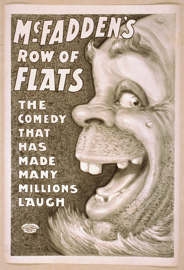 Plakat einer Person mit wilden Haaren, weit aufgerissenen Augen und einem breiten Grinsen auf einem hellgelben Hintergrund, mit der Aufschrift "McFadden's Row of Flats: Die Comedy, die viele Millionen zum Lachen gebracht hat."