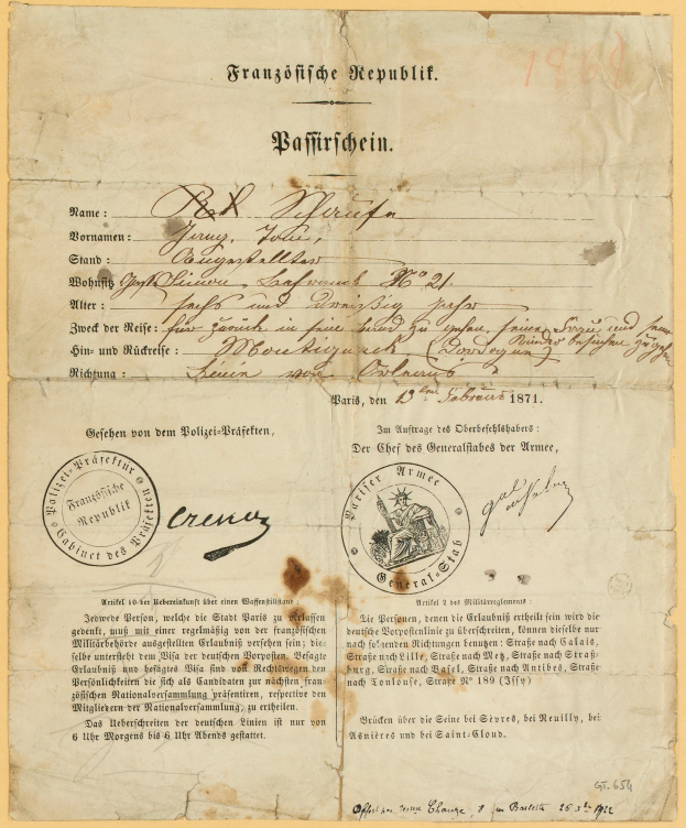 Ein altes, gelbliches Dokument mit einem kreisrunden, schwarz umrandeten Stempel, das schwarze Tintenbuchstaben enthält, wahrscheinlich ein Schreiben der deutschen Regierung.