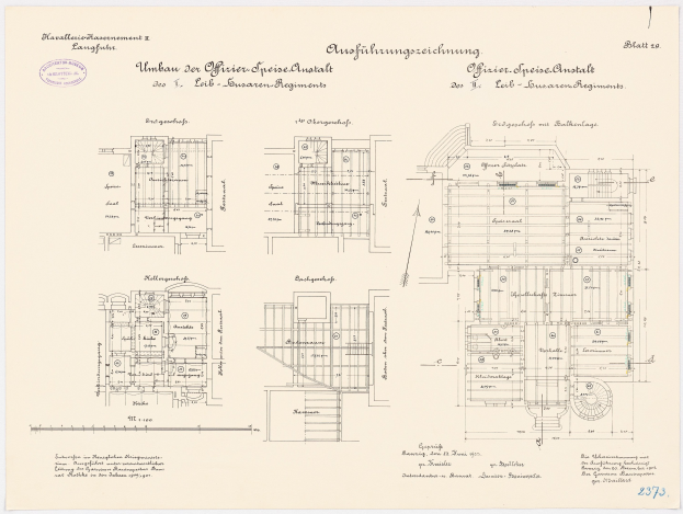 Schwarzer und weißer Grundriss des ehemaligen Bundeskanzleramts mit detaillierter Planung und Text.