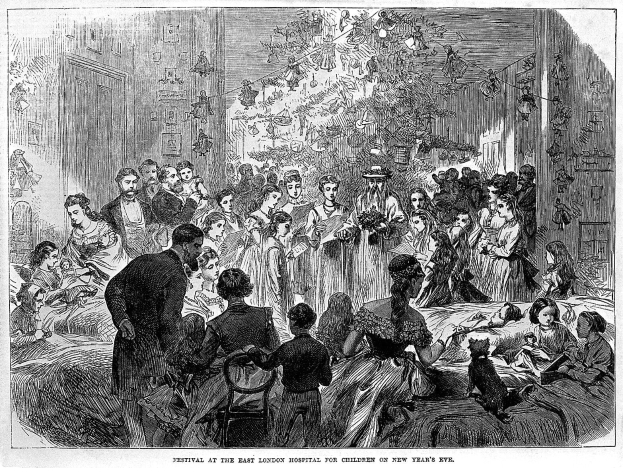 Schwarze und weiße Zeichnung einer Menschenmenge in einem Raum, einige stehen und einige sitzen auf Stühlen, mit Text unten lesend "Festival im Ostlondoner Kinderkrankenhaus am Silvesterabend".