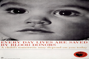 Ein Plakat mit dem Bild eines traurigen Kindes und der Aufschrift "Jeden Tag retten Blutspender Leben" in fetter, schwarzer Schrift.