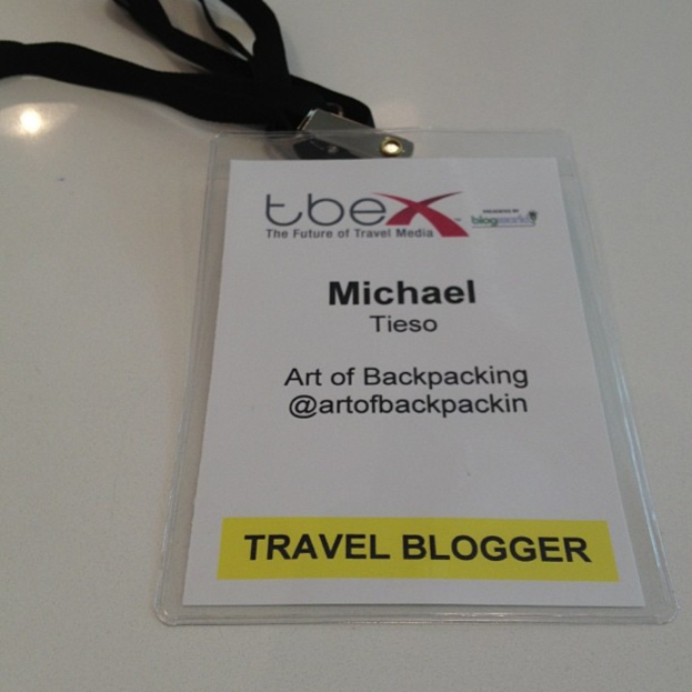 Ein Reisepass für einen Reiseblogger, der den Namen, das Foto und den Beruf des Betreffenden zeigt.